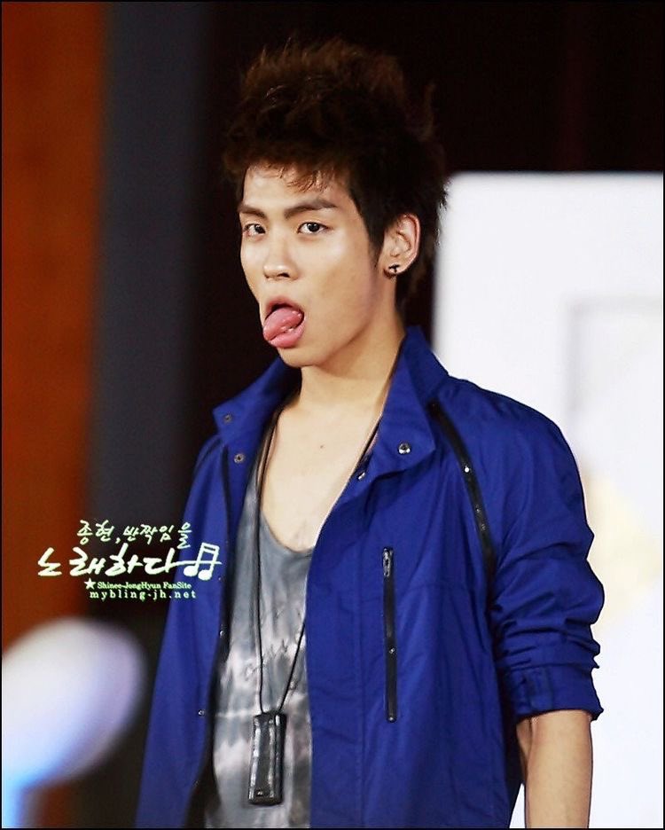 jjong’s tongue...an important thread (Holy crap he does this a lot)