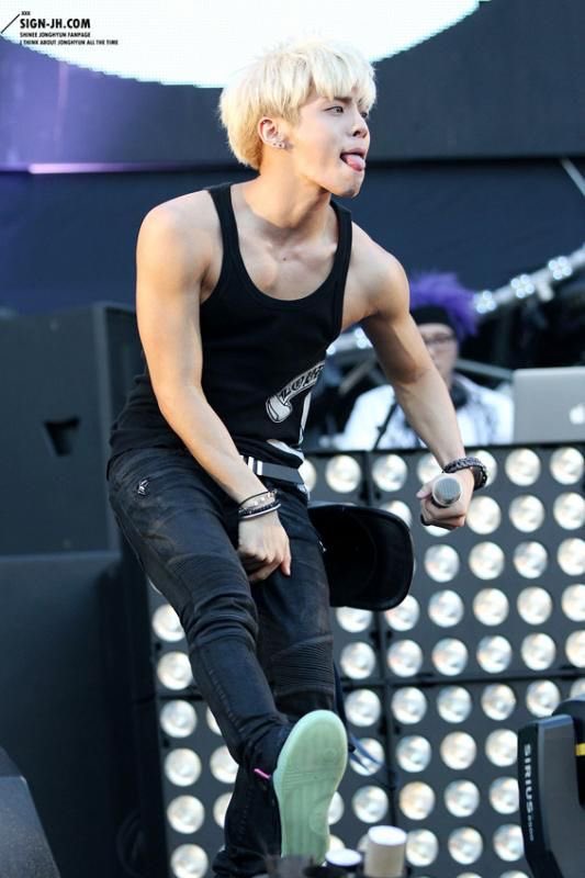 jjong’s tongue...an important thread (Holy crap he does this a lot)