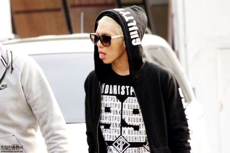 jjong’s tongue...an important thread (Holy crap he does this a lot)