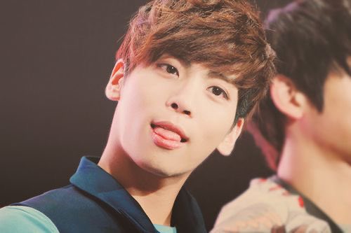 jjong’s tongue...an important thread (Holy crap he does this a lot)