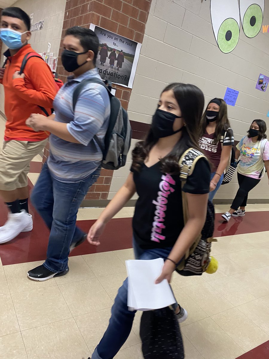 DrJoeYoung's tweet photo. Never dreamed today would be so fun! Our staff prepared non-stop and it showed. Kids are back and school is in session! Love our students, staff, and community. Thanks for loving BISD. #BwdPride https://t.co/nNH8QrPhb9