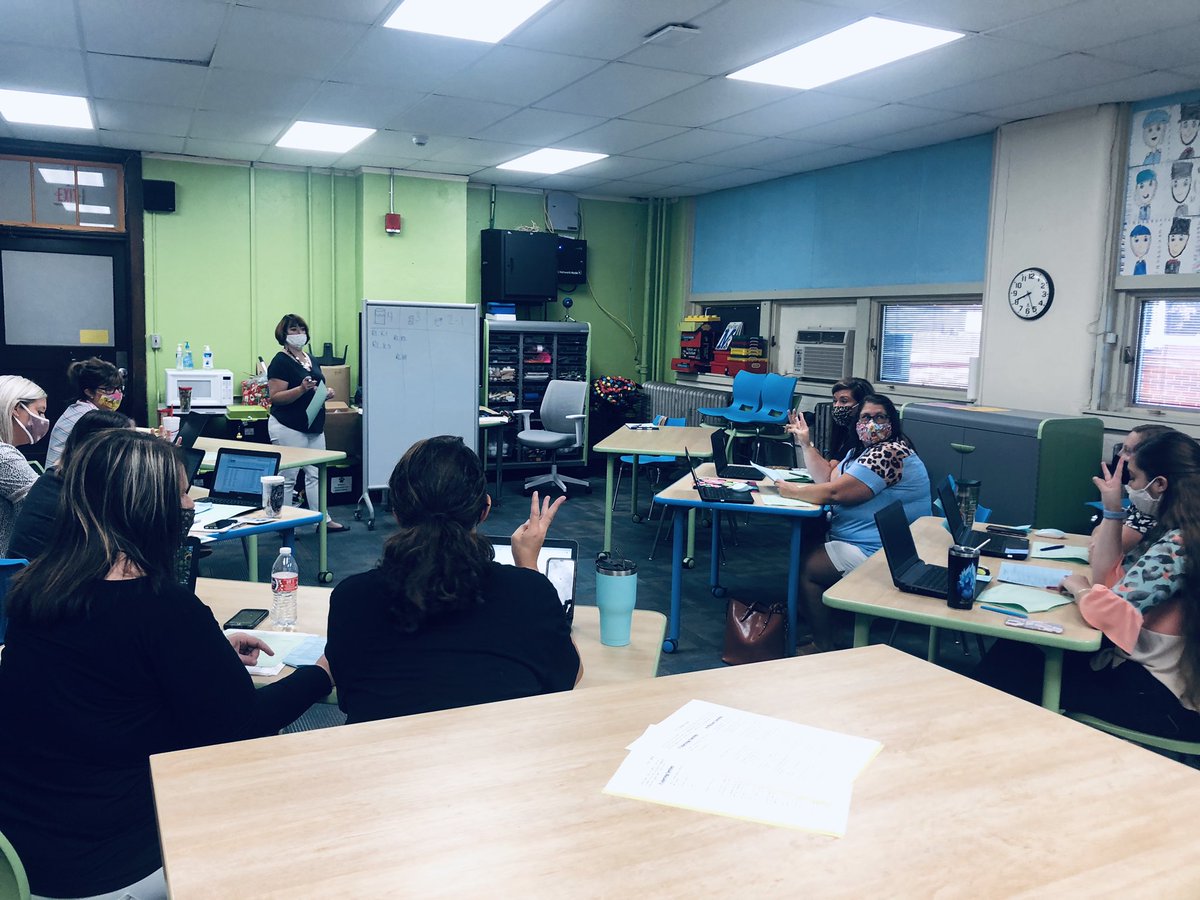 MrsSchweer's tweet photo. Fist to four prioritizing ELA standards. Kindergarten was out there making it happen. Mattos would be proud! Tough times never last! #jsd117 https://t.co/kSsV8pgr1I