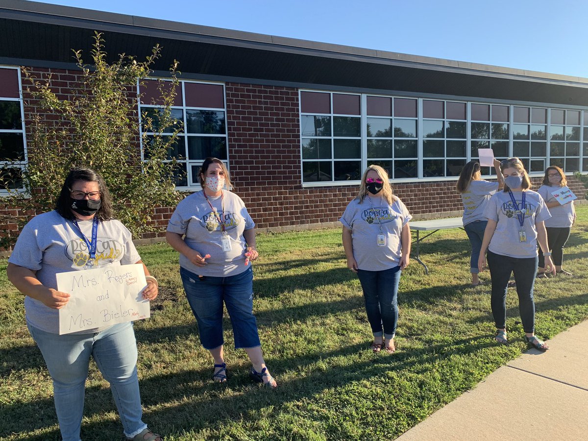 rosenbaum_30's tweet photo. We had an awesome turn out for @BissettBobcats meet the teacher car line! So excited to see students back in classrooms next week!❤️ https://t.co/Xb99v9mVFY