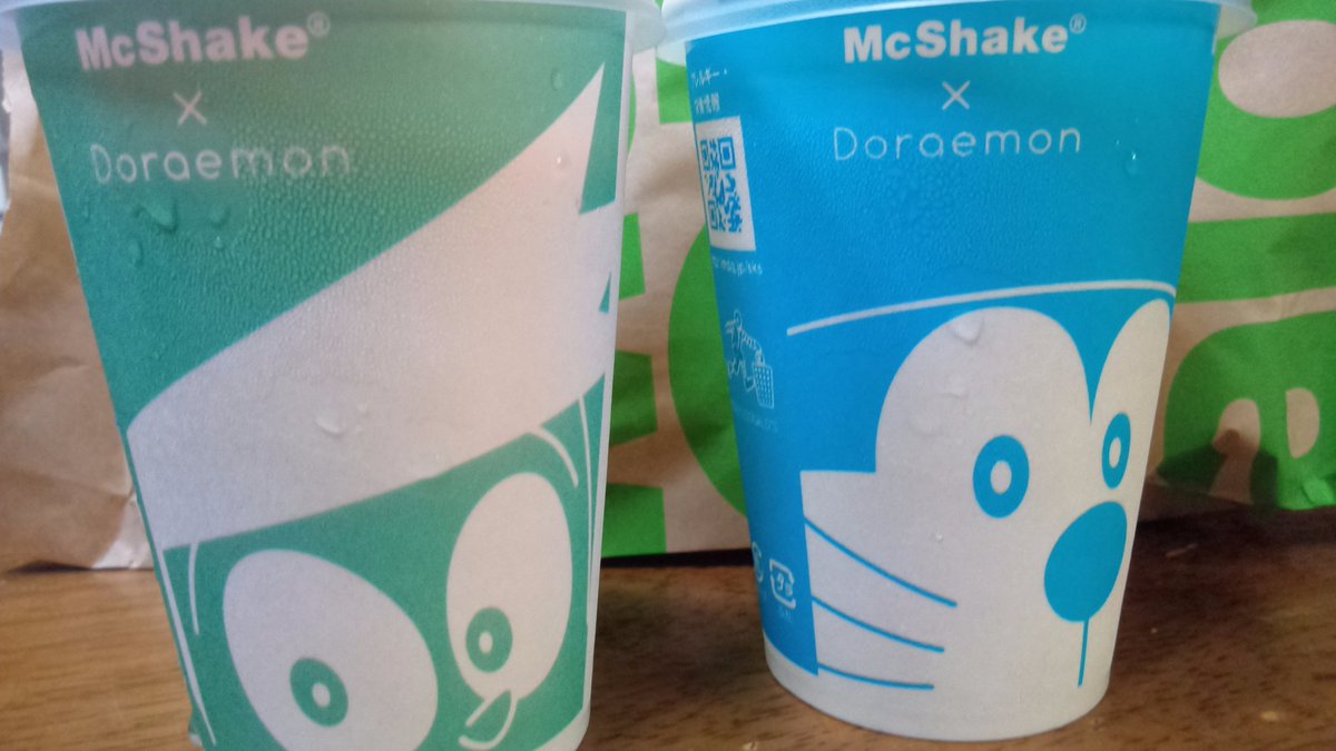 彪 あや マックシェイク マックシェイクヨーグル ド 仕事終わって帰りにマック マクド へ寄りシェイクを買った右側はヨーグルト味で左側はストロベリー味 ちなみに紙コップは数量限定で何が出るのはランダムで出てくるみたい