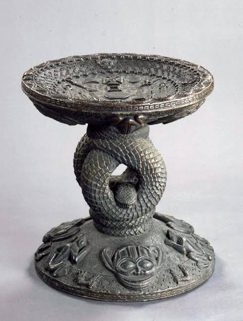 Ogiso Ere, a lover of peace, invented the famous African kingship paraphernalia which includes the Ada (a sword of honour), Eben (a sword for dancing), Ekete (a royal stool), Agba (a rectangular stool) and Epoki (a leather box).