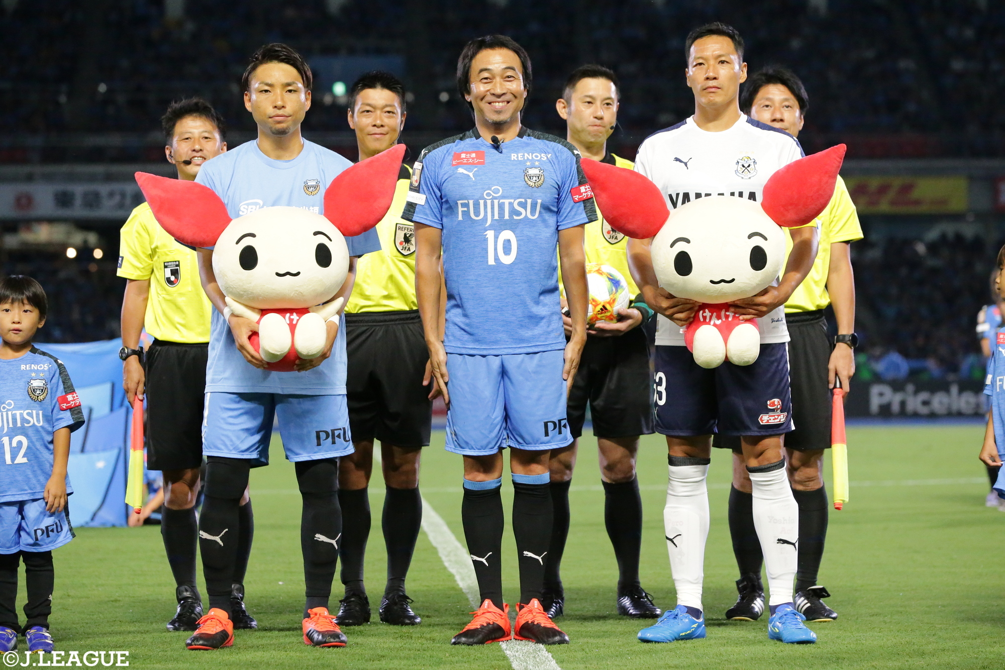 jリーグ A Twitter 今日 8月21日は 献血の日 昨年の 川崎フロンターレ の試合後には 選手たちが けんけつちゃん のカチューシャを身につけ若い世代の献血を推進しました Frontale Staff Kengo Leandrodamiaoo Kobayashiyu2411 Wakitayasuhito