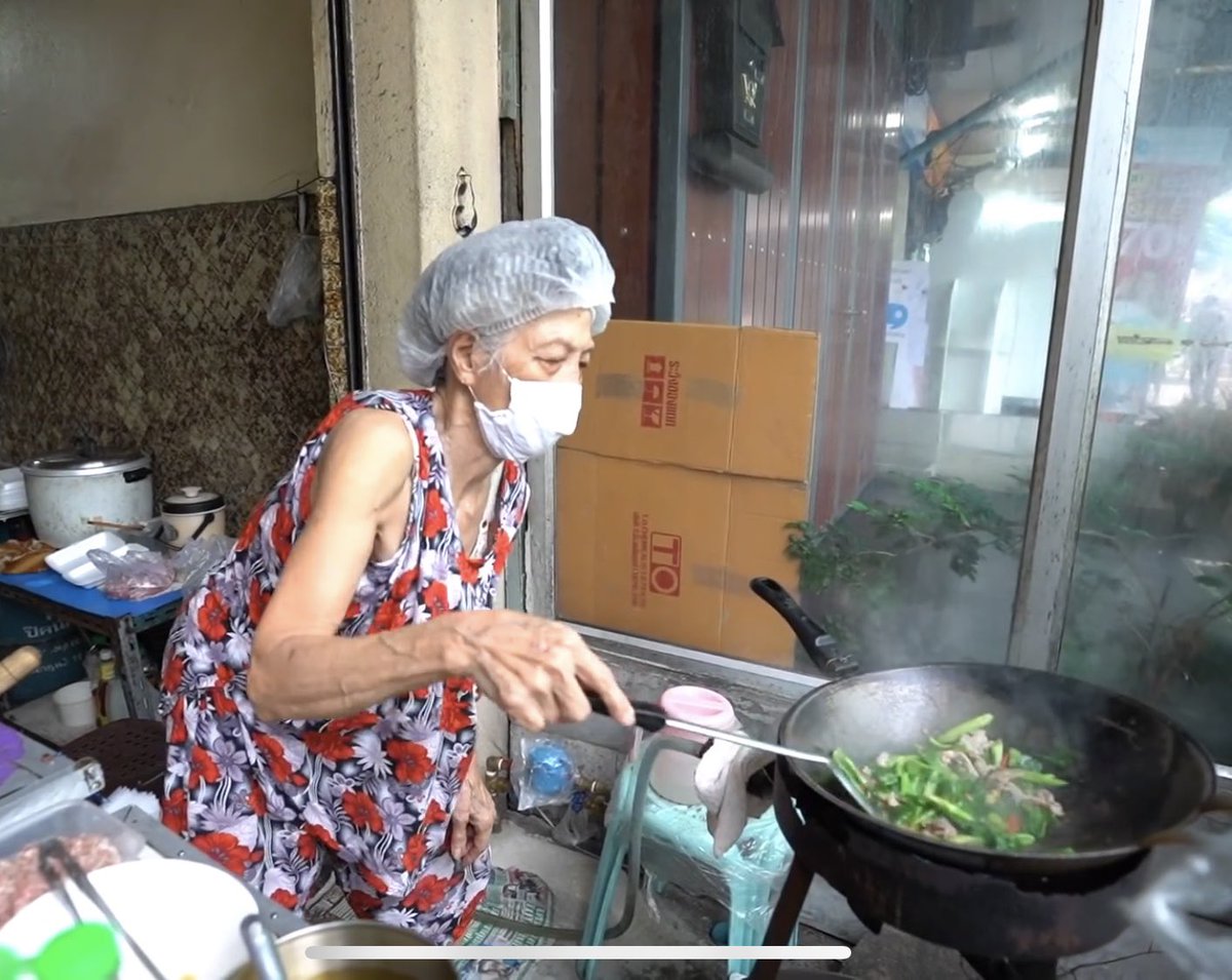 natitreview's tweet image. ชอบคอนเท้น #คนน้อยอร่อยมาก ของอาสาพาหลงจัง เค้าจะไปตามร้านเล็กๆที่ไม่ค่อยมีคน แต่อาหารอร่อย ได้ฟีลโฮมเมด เหมือนกับข้าวแม่ทำ❤️ #อร่อยบอกต่อ