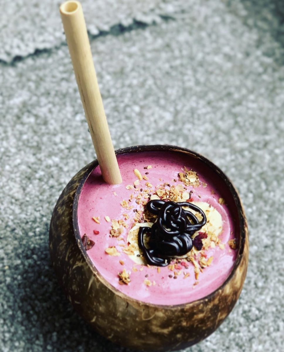 EatsShrewsbury's tweet photo. Healthy Summer Berry and Chocolate #Smoothie Bowl Incoming 💖🧉🍌🍓
 
Made with #Purition Strawberry #Protein Powder, Oat Milk, Frozen Berries and 1/2 banana 👌🏼 Topped with granola, chopped banana and a drizzle of dark #chocolate 🍫

Shop @puritionuk on the app now 📲 https://t.co/dIu8gjq4yH