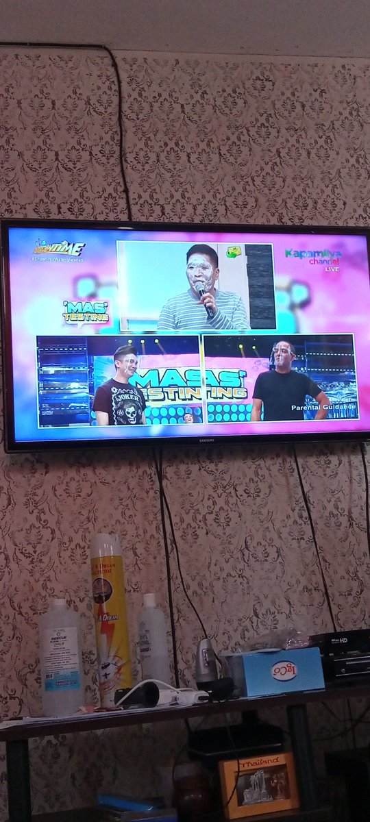 Levine_jade07's tweet photo. #ShowtimeWalangIwanan ❤️💚💙 https://t.co/9CoSCb0N5z