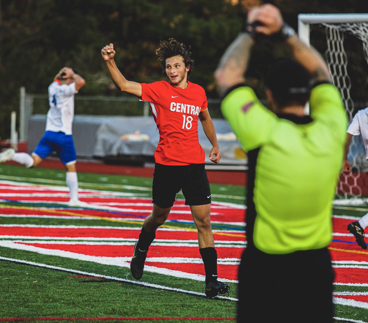 SLCreativeVid's tweet photo. Celebrating #WorldPhotographyDay with a Jack Parente @HCSoccer15 celebration. 📸💪❤️
⠀
🔴⚫️⚪⚽️ #CapturingTheMoment #RunningDownADream #ExtraMile #GoodToGreat #RedDevilPride #RedDevilsSoccer https://t.co/1J935MOgJp
