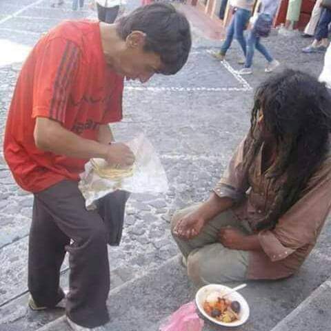 "No da el que tiene en abundancia, da el que sabe lo que es no tener nada"#taxco #personajestaxqueños #taxcopueblomágico