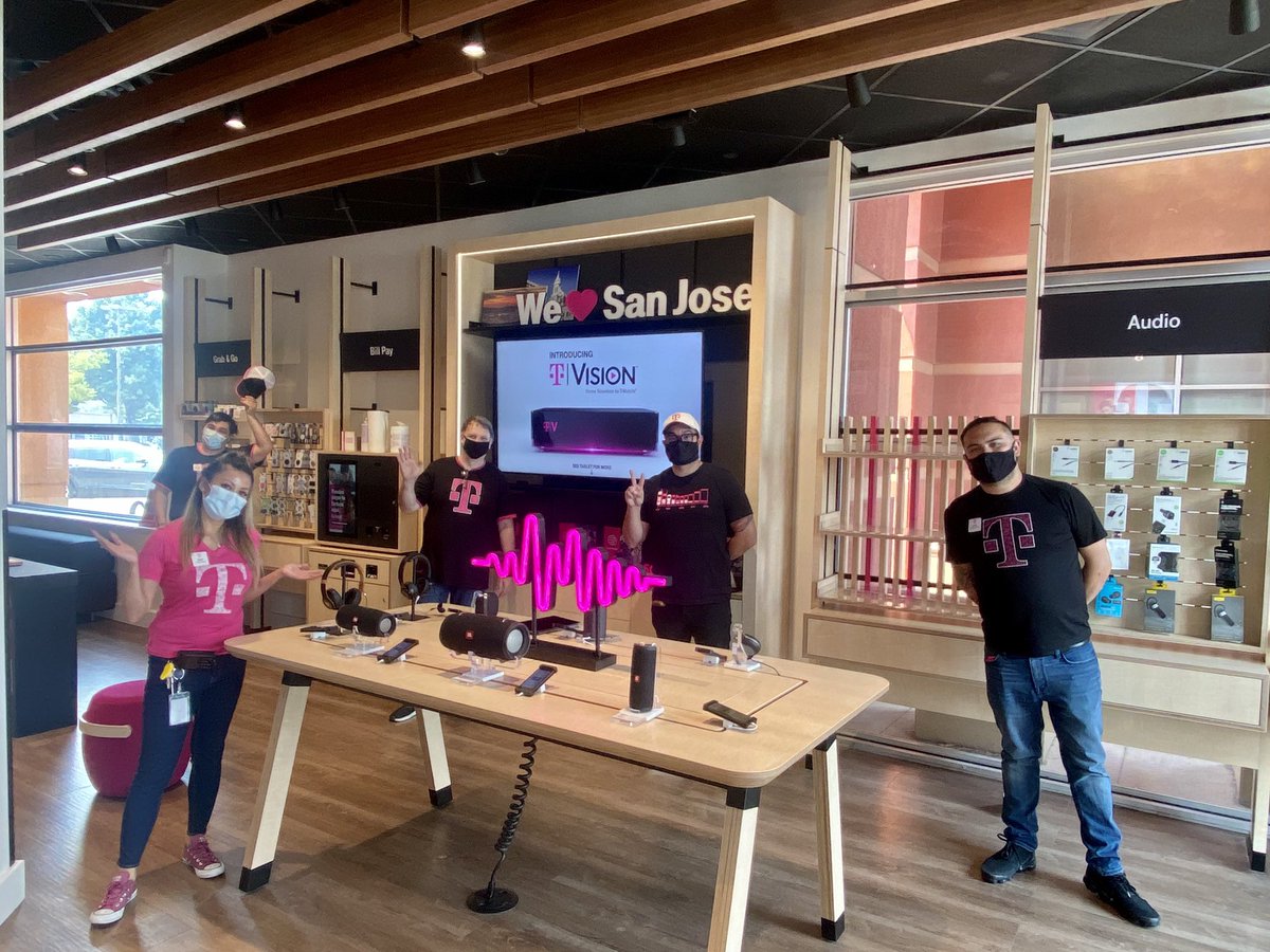 Had a great time showing @AdrianVanHooser the new retail concept at Curtner. #WeLoveSanJose #Uncarrier #AreYouWithUs #TMobile @omarlinares_ @BarriosAdam87 @AmandaMarsh26