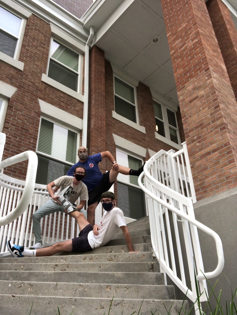 xaycob's tweet image. FIRST DAY OF SENIOR YEAR W MY BOYS ✌🏼😷✌🏼