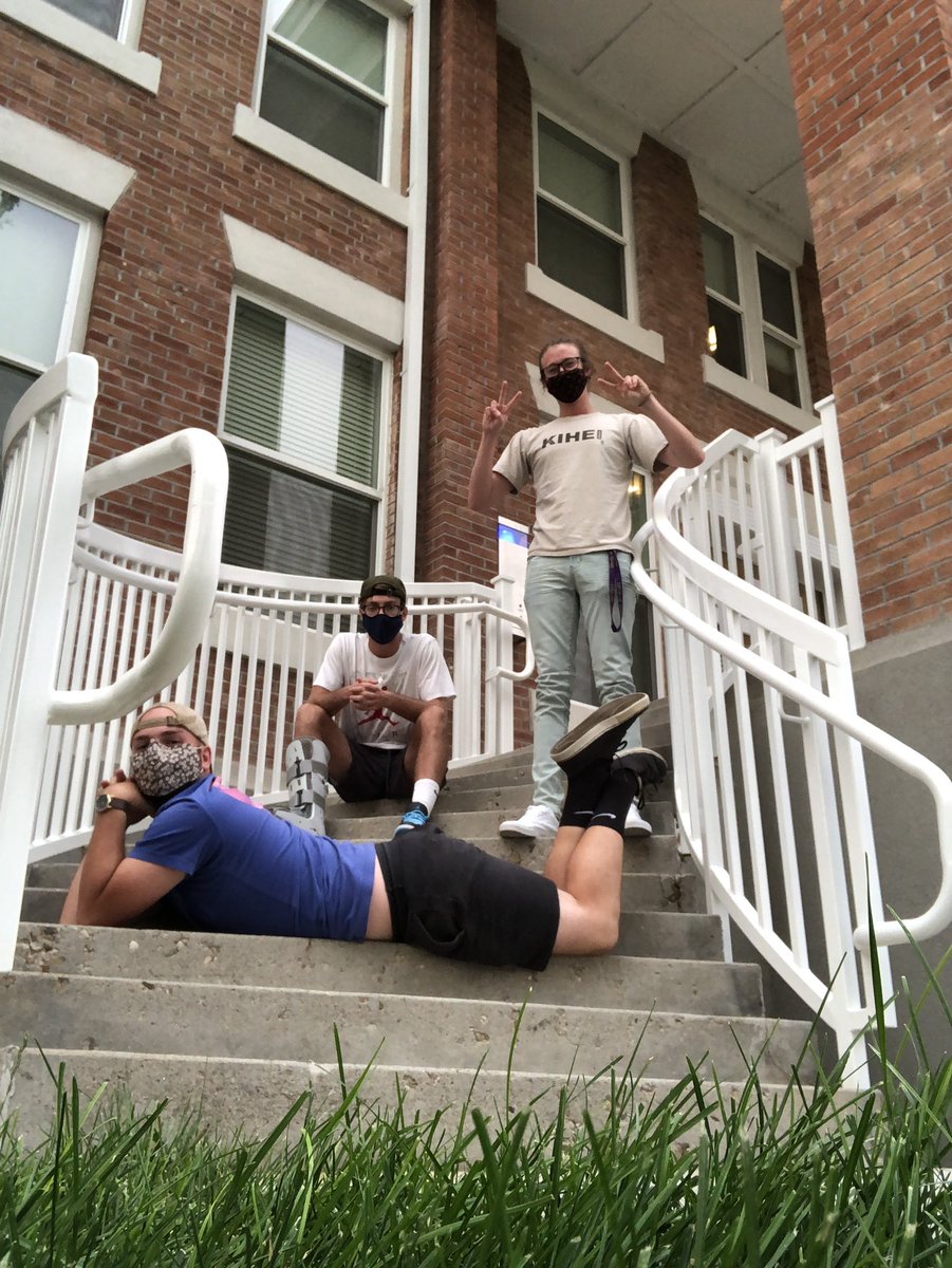 xaycob's tweet image. FIRST DAY OF SENIOR YEAR W MY BOYS ✌🏼😷✌🏼