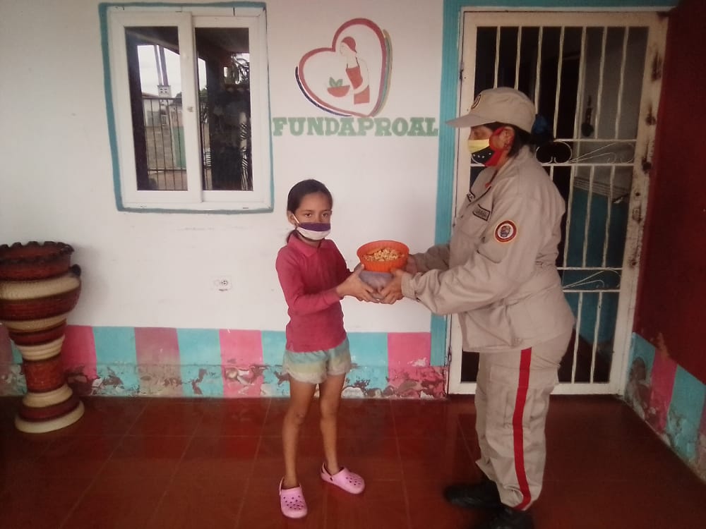 Fundaproalzuli1's tweet photo. #AlimentandoConAmor municipio la Cañada activan en las CDA milicia bolivariana para garantizar el beneficio de nuestros misioneros
@FundaproalO @Jessica_Lalama @varelaleonel @EekhoutBlanca @Alcira67594590 https://t.co/t2c4I2iqiN