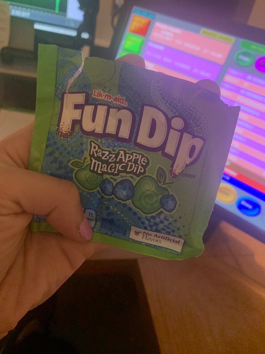 xKatieHamiltonx's tweet photo. 8:59 - I wish I was hungry 
9:00 - I’m starving, whips out fun dip out of purse 
When 9:00 rolls around, time for a snack😋 https://t.co/ORwonNCF5L