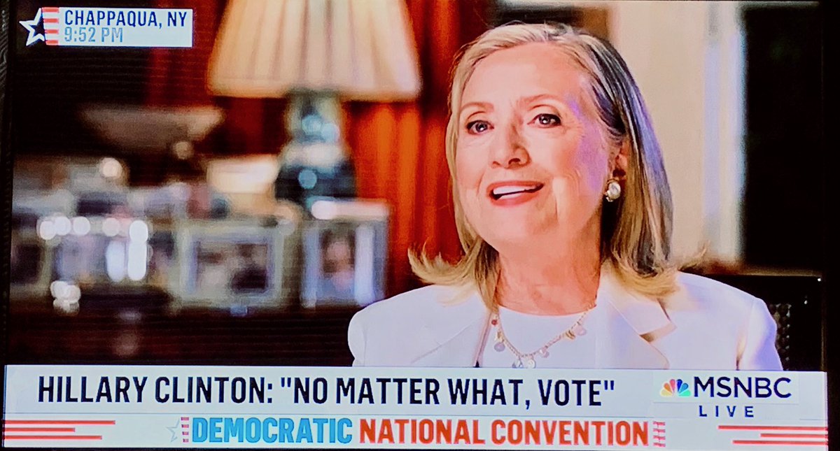 ratemyskyperoom's tweet photo. Photos. Lamp. Chappaqua. Hillary’s just fine. And we will be too. 10/10 @HillaryClinton https://t.co/gKDhzaVAYM