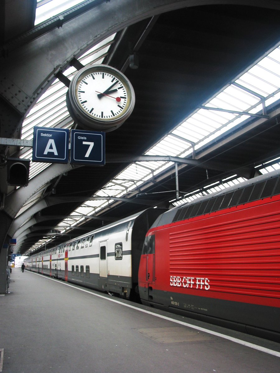 MondaineJapan's tweet photo. 現在フェア開催中の #stop2go は、スイスのステーションクロックの"2秒止まる"機能を4年間の開発期間を経て腕時計に落とし込みました。
#モンディーン https://t.co/1k8ezPZFbE