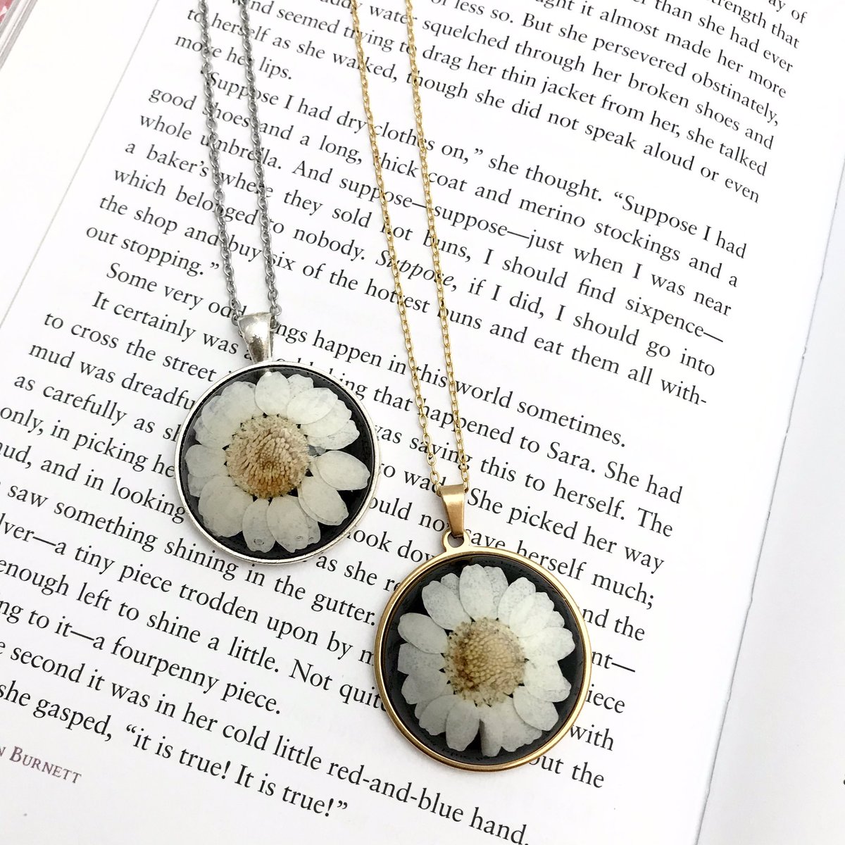 EmmaRuthJewelry's tweet photo. #NEW #Daisy #Necklaces are now #available in our #EtsyShop 🙌💕

Orde one of these 👇 OR place a custom order at https://t.co/CbI4MxGUCd https://t.co/GLwyzvoLCP