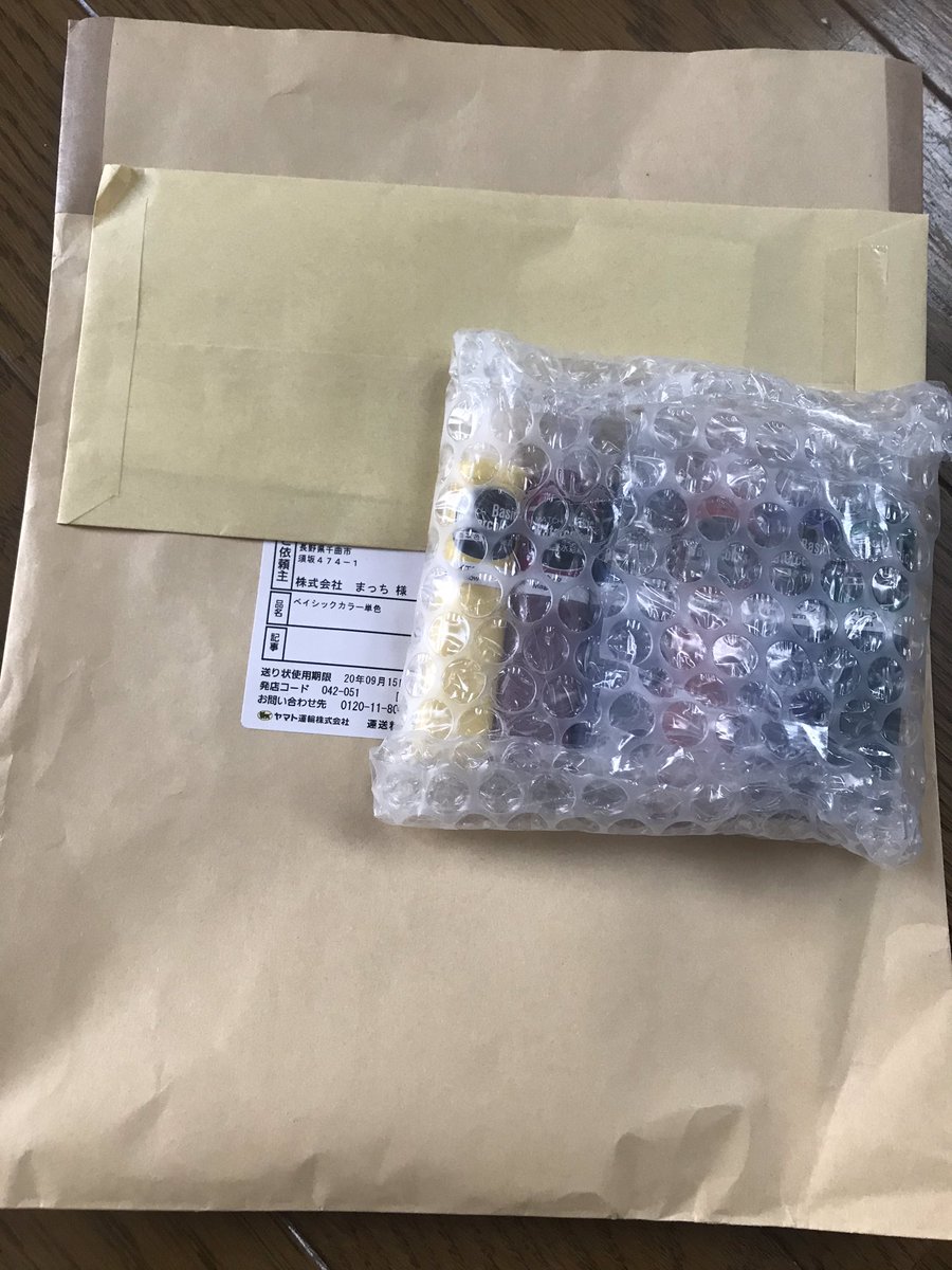 逆説君 Gkst けっきょくダイソーの三連皿が使いやすいようです 以前六連を紹介したことがありましたが それより筆を動かすスペースがあって絵具を溶きやすく 水切りもしっかりできる ホーローバットは正直 特にこれといったメリットが感じられませんで