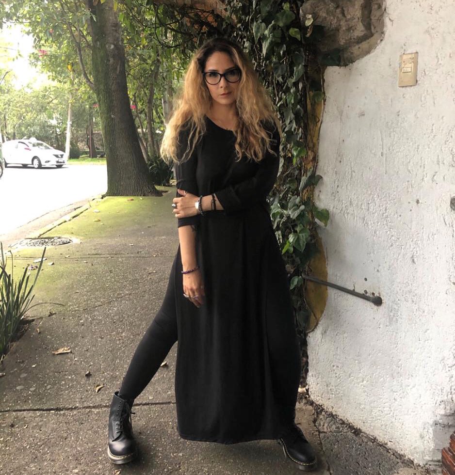 BethConLuz's tweet photo. ¿Que si soy fuerte?
- con todas las pendejadas que me han hecho, creo que no solo soy fuerte.
Soy inmortal. #mujersoberana #curlyhair #museodelasintervenciones #black #doctormartens #elizabetha #solterasactivas🔥 👈🏻 ese ht me flipa https://t.co/imNzQjiL5r