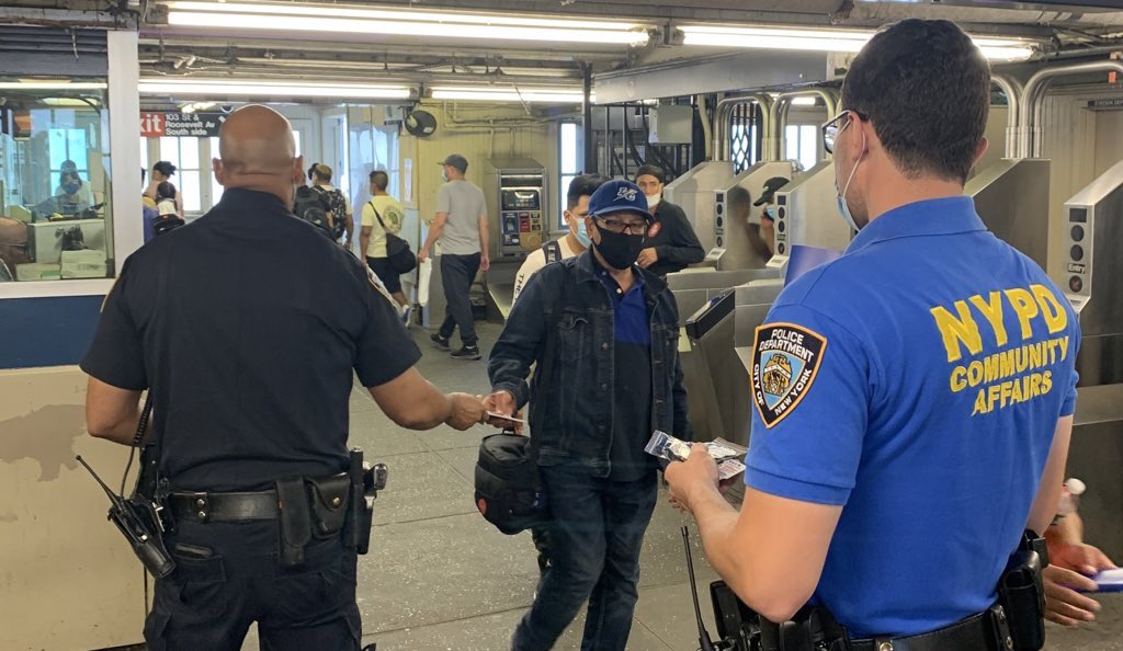 NYPD115Pct's tweet photo. Our community’s safety is always a priority — Our Community Affairs Officers teamed up with the Neighborhood Coordination Officers from Transit District 20 to share some safety tips with those using the transit system. https://t.co/TaLSCDmMbx