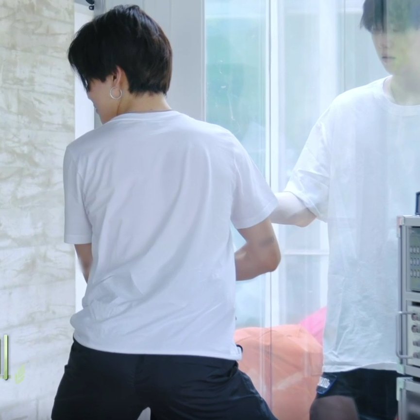 BlurBts's tweet photo. no tattoos here 
#bts #jimin #InTheSoopBTS https://t.co/k31mPDgteN