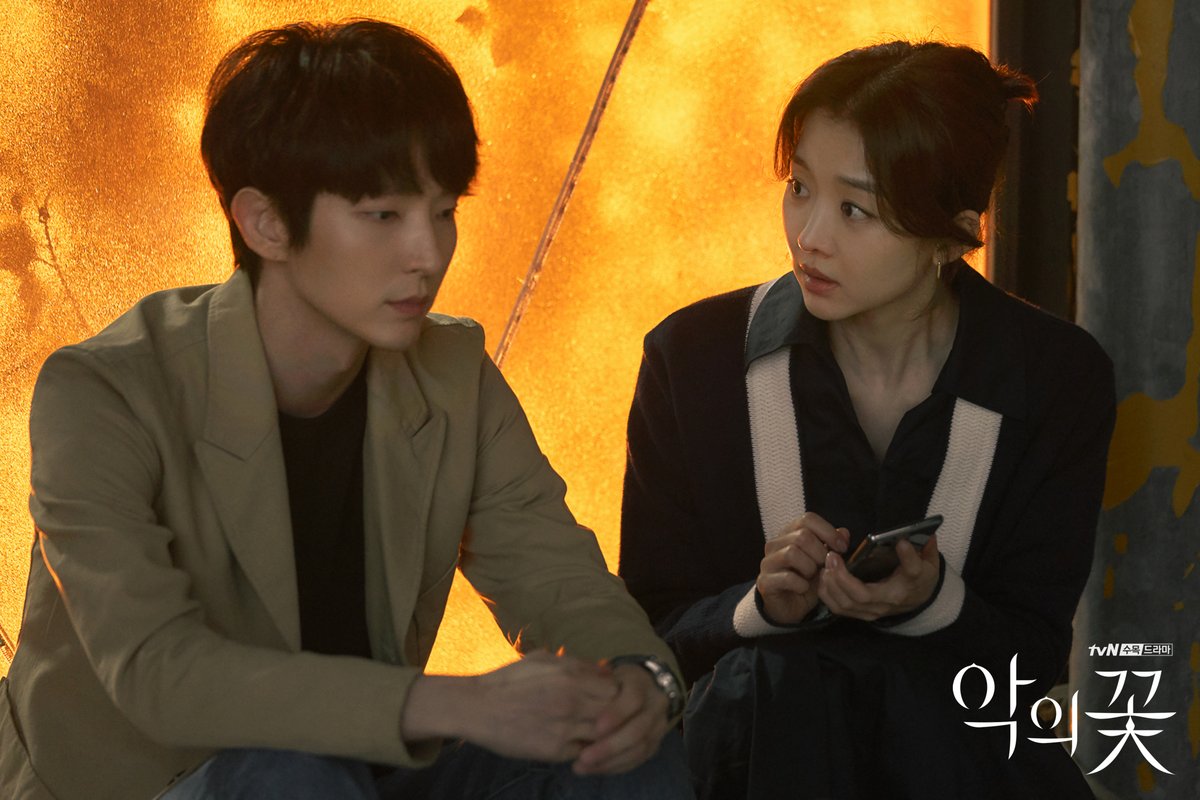 이준기, 장희진 드디어 만났어ㅠ
도남매 불쌍한 사연 주라주라 알아주라♬

고밀도 감성 추적극 #악의꽃
오늘 밤 10시 50분 tvN 방송

#이준기 #문채원 #장희진 #서현우 #tvN #수목드라마