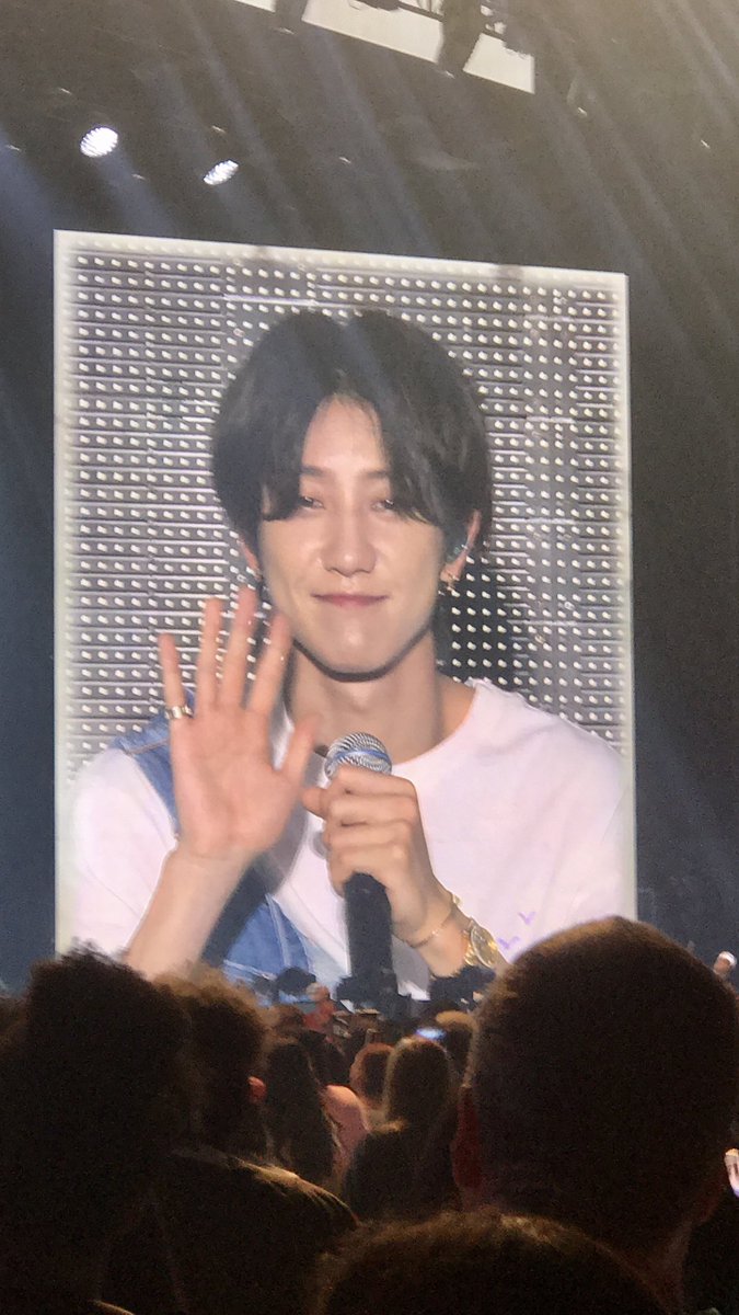 thinking about this very low quality pics i took of minghao 🥺