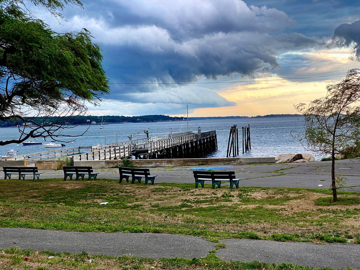 CoastPaddle's tweet photo. Awesome clouds before this evening’s storms rolled through (the bulk of it hitting north of us). Anyone know if there’s a name for that half dome-shaped cloud in the middle? @Met_CindyFitz @kellyannwx @wcvb https://t.co/4q1GwOZSiK