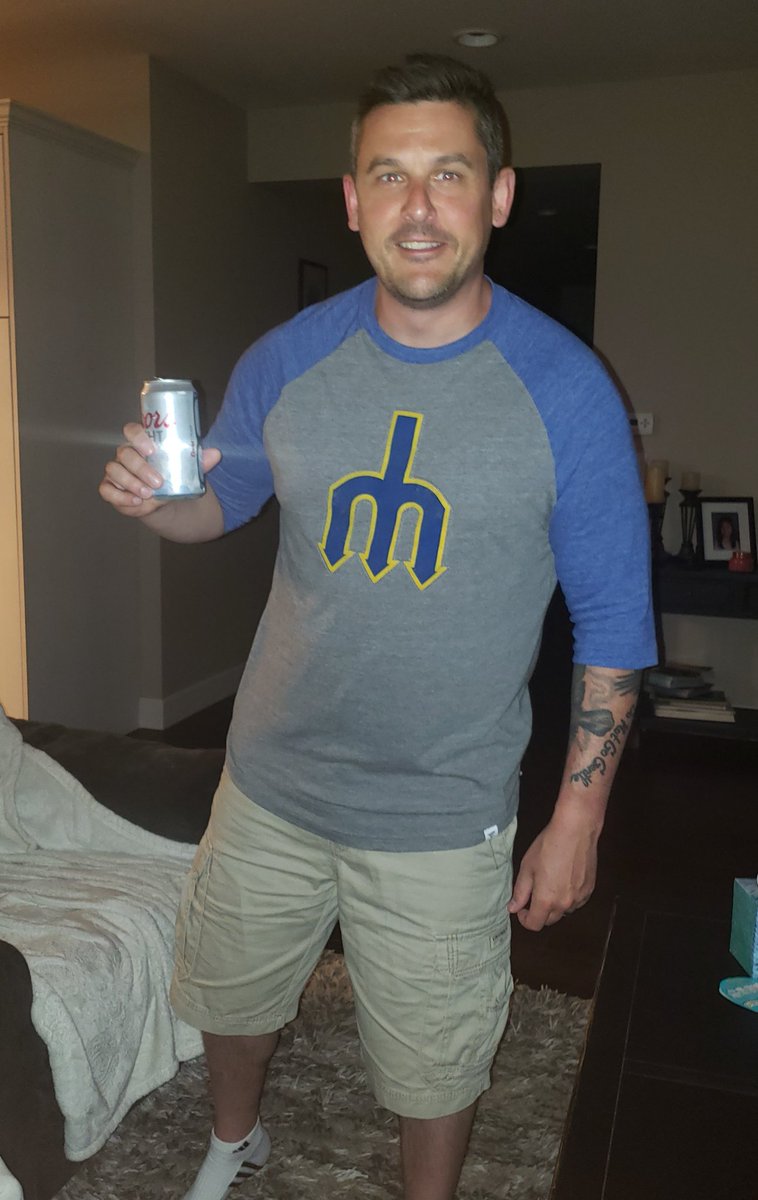 WashingtonGrown's tweet photo. #madetochillrs #whereiroot @Mariners https://t.co/et1fWRprJ6