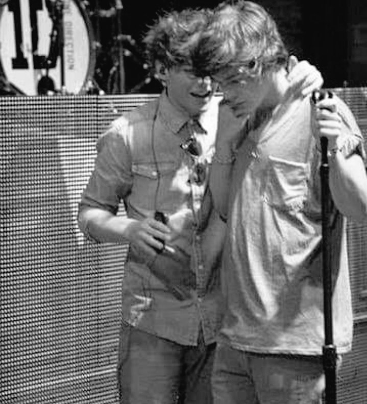 harry styles and louis tomlinson as mick jagger and david bowie, a thread