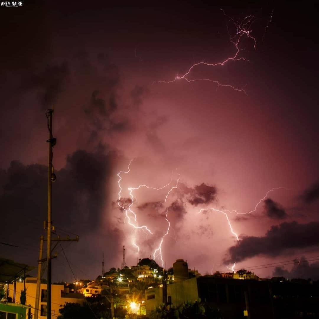 Carlos_navarr1's tweet photo. #Lluvias #Tormenta #Acapulco #NochesMagicas #Viral #Mexico #Guerrero https://t.co/fxsvSTLJHv