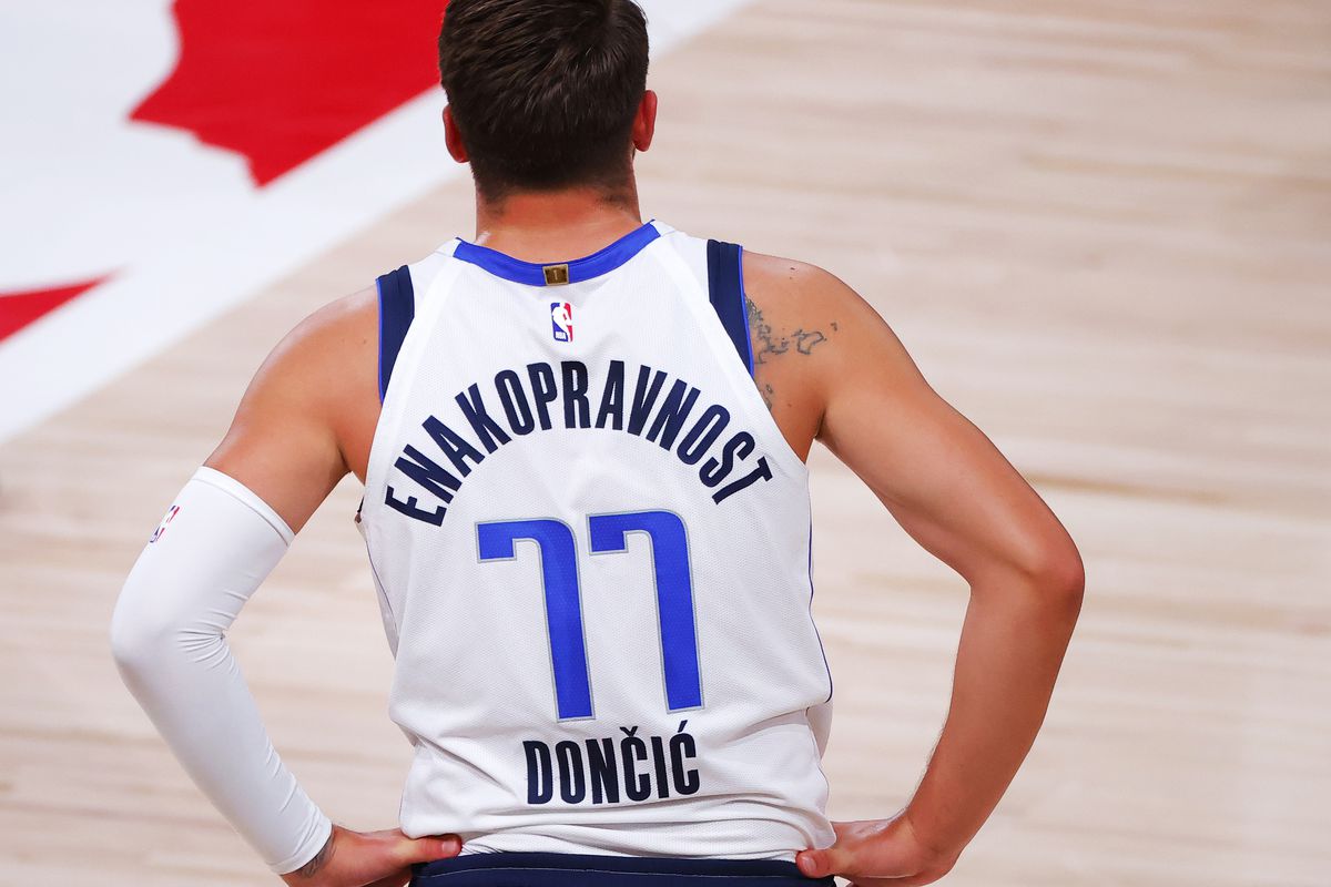 CrossSport_'s tweet image. Dallas Mavericks, Los Angeles Clippers'ı 127-114 yenerek seriyi 1-1'e getirdi.

Luka Doncic: 28 Sayı, 8 Ribaund, 7 Asist
Kawhi Leonard: 35 Sayı, 10 Ribaund

#NBAPlayoffs #ClippersvsMavericks