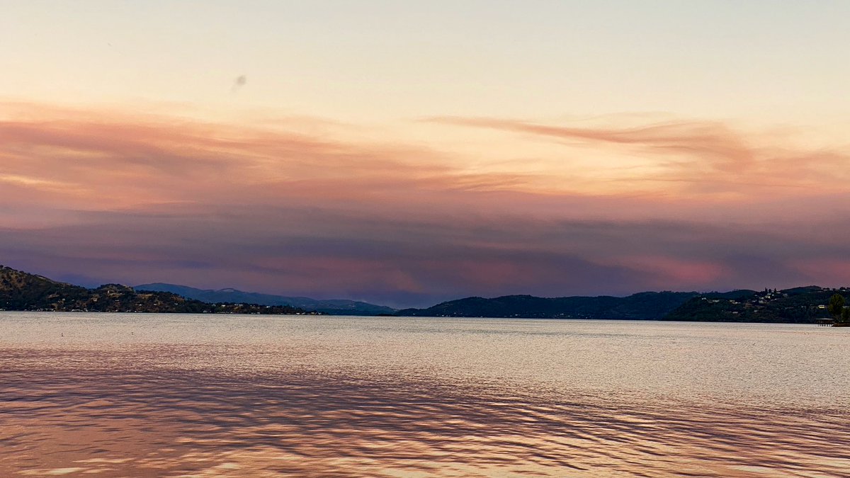 Smoke from (I think) #morganfire as seen from the Kelseyville side of Clear Lake looking east toward Lower Lake/Clearlake side at sunset 
#LNULightningComplex #NapaCounty #wildfire #LakeCounty