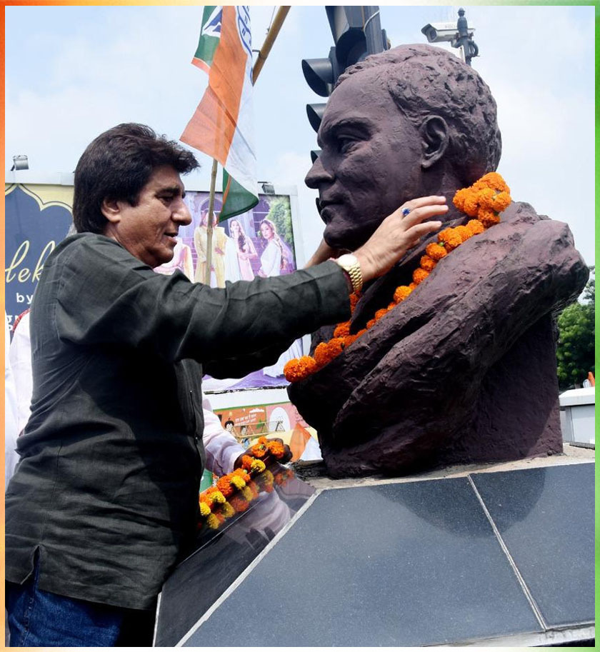 RajBabbar23's tweet image. प्रगति को जनसेवा का पर्याय मानने वाले भारत रत्न राजीव गांधी जी की 76वीं जयंती पर सादर स्मरण। वे एक युगद्रष्टा थे जिनकी कल्पना में कम्प्यूटर से लेकर पंचायतीराज तक का स्थान था। सशक्त भारत के उनके सपने में सद्भावना एक अहम कड़ी है। उस कड़ी को मज़बूत करने के संकल्प के साथ नमन।