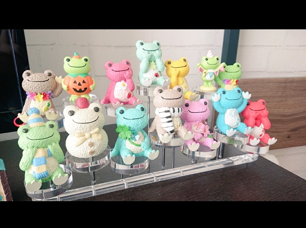 obama_blue's tweet photo. ピクルスが日本のトレンド入りしてて歓喜してるから皆これを見て。
私の部屋。

#ピクルスザフロッグ#かえるのピクルス#picklsthefrog#ピクルス#かえる https://t.co/yli9pakVaO