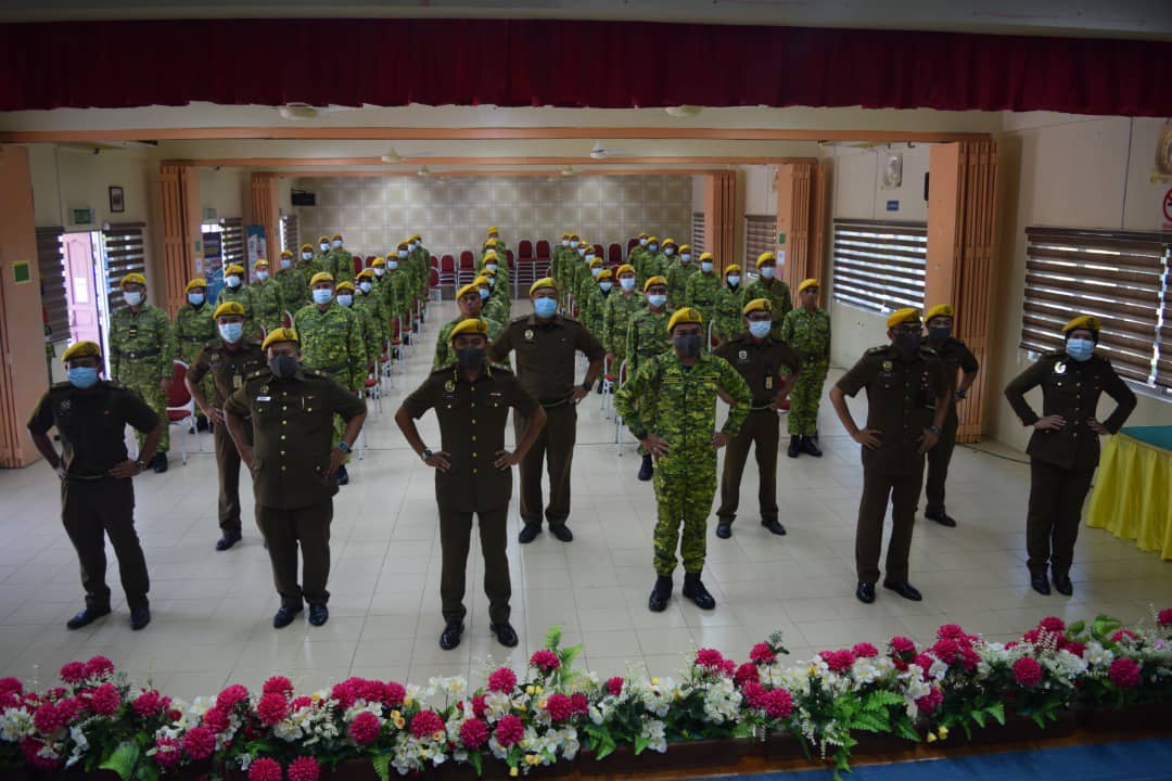 20 Ogos 2020 - Perasmian penutupan Kursus Asas RELA siri 6/2020 Zon Timur bertempat di Dewan Kuliah PLRWT yang disempurnakan oleh PPjKR Amirul Ikhwan Bin Ahmad Shukri. Komandan Pusat Latihan RELA Wilayah Timur.

#relamalaysia
#setiaberbakti
<a href="/kamarudin_rapig/">Kamarudin Mohd Rapig</a> 
<a href="/MiroIkwe/">AmirulIkhwan</a>