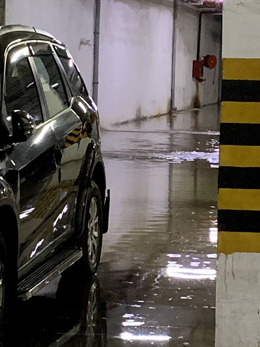 ApexAthenaAWS's tweet photo. Basement mein Talab. Thats the theme of #ApexAthena sec 75 noida every year when it rains heavily. Builder #ApexDreamHomes has been sleeping inspite of reminders every year. Will @noida_authority take cognizance of these non compliances and plight of home buyers. https://t.co/GjthjUGjkm