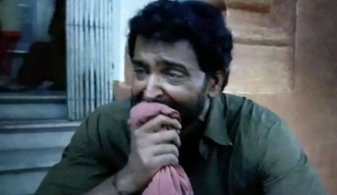 Humorousbeeing's tweet image. Sara Ali Khan walked on foot and begged for work .

Rohit Shetty :