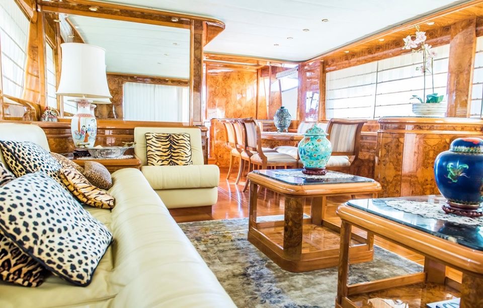 SovrenYachts's tweet image. Charter 25m M/Y Hemera IV in Ibiza this August/Sept! There has never been a more perfect time to cruise the ‘out of this world’ waters of Ibiza &amp;amp; Formentera! 
Hemera IV's interior layout sleeps up to 10 guests in 4 rooms. Contact charter@IYR.net
#yachtcharter #yachtcharteribiza