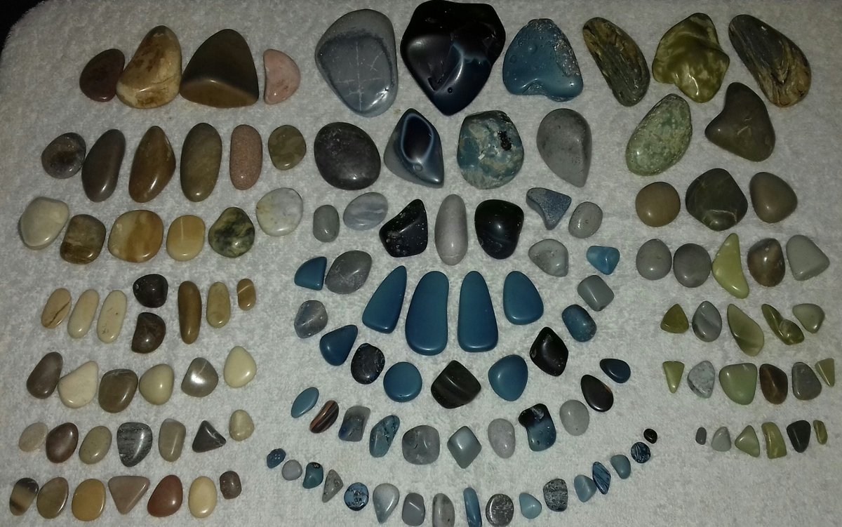 OriginsReborn's tweet photo. Who's a fan of Slag glass? Very underrated as a decorative medium I say. This lot was beachcombed and put thro my tumbler for a few weeks. Vivid colours don't you think? For sale on Folksy soon ππ #SlagGlass https://t.co/WfGHAQf6rU