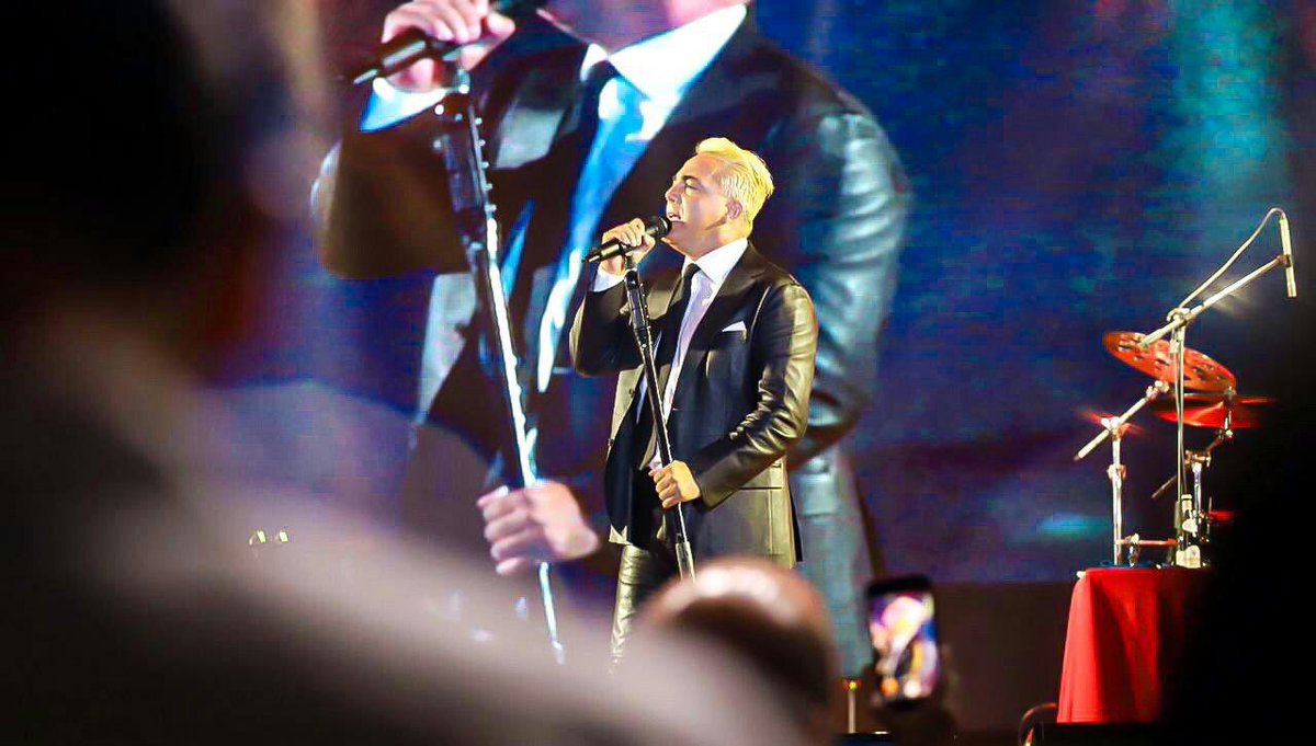 VictoriaEvaCri1's tweet photo. @VeronicaELugo @Vale975 Hola muy buenas noches amigos de @Vale975 los saludo y dejo mi voto para #CuandoVuelvaLaVida 🌈 lo nuevo de Cristian Castro ❤ para el #RankingVale 

Muchas gracias 😘😘.. https://t.co/wzT2FxoEKR