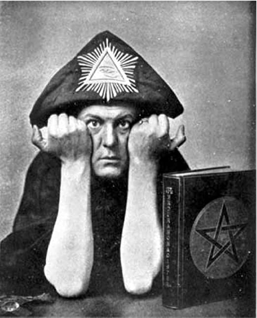 PARANOLA's tweet photo. #paranormalinvestigation has evolved in the past 5 years more so than it had in the previous... 25? What have you learned was bunk that a few years ago you’d have thought was the spirit of Aleistar Crowley’s left eyeball? #paranormalunity #ghosthunt #paranola https://t.co/DlSeUxbGjO