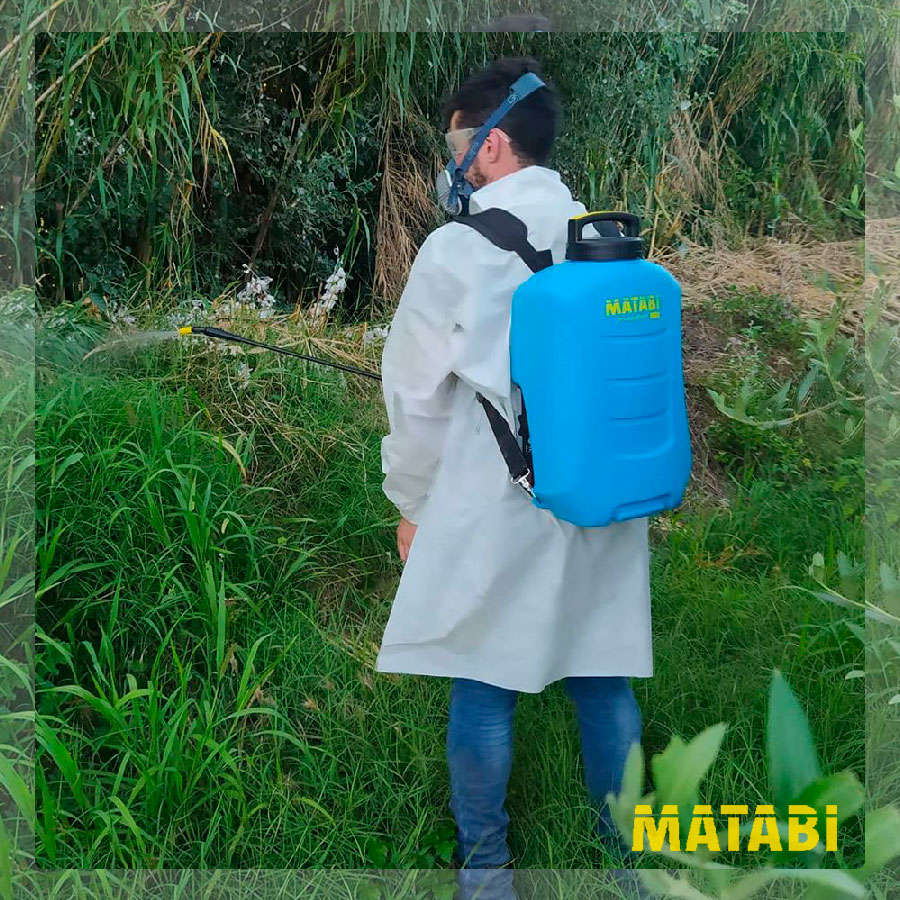 matabisprayers's tweet photo. Aquí tenemos a Chema #eltiolaazada ocupándose de las malezas de sus terrenos con el pulverizador eléctrico Evolution 15 LTC.
✉️ Escríbenos para más información.
#evolution15ltc #matabievolution #pulverizadorelectrico https://t.co/ih71Dwmycw