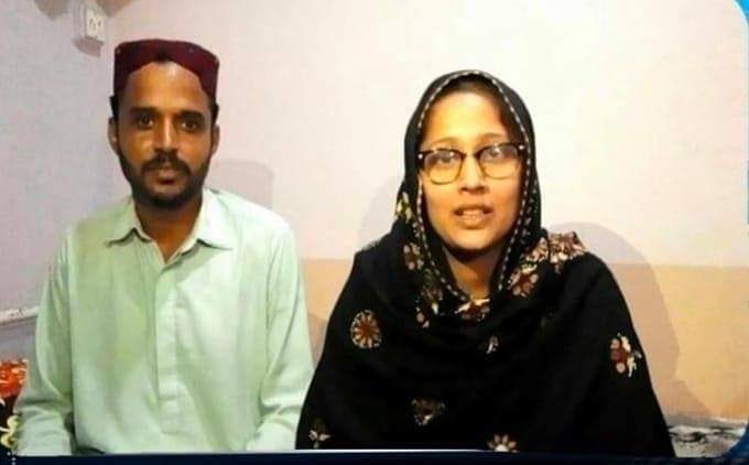 Daily forced conversions of minorities in Pakistan has been long neglected the state and the authorities along with the International communities? Why? A #Hindu girl, Simran from Mirpur Sindh converted to Islam by the notorious Mian Mithoo.
#StopConvertingMinorities