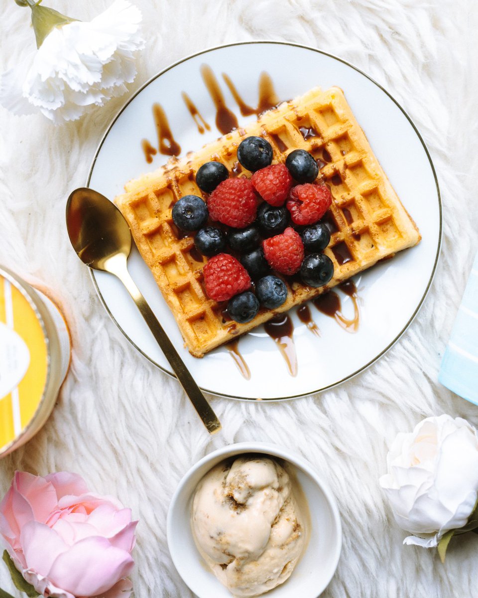 rewalletapp's tweet photo. Waffles are just pancakes with abs 🤷‍♀️

We'll show you the best brunch spots around London 🤤

#fintech #business #B2B https://t.co/SwtmNXDWyP