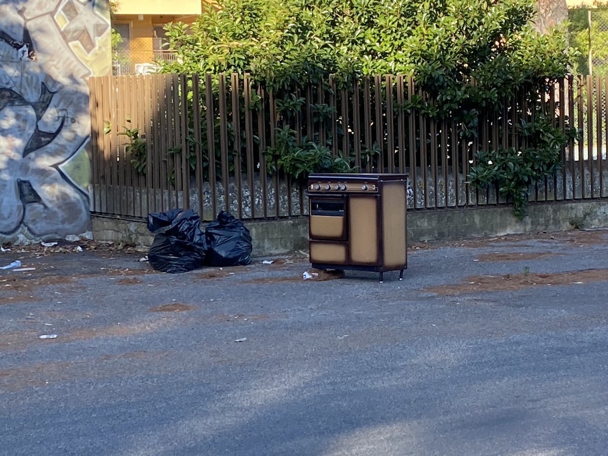 ⁦quanto torni a casa e trovi la cucina sotto casa... ⁦<a href="/comuneroma/">Comune Roma</a>⁩ ⁦<a href="/corriereroma/">Corriere Roma</a>⁩ ⁦<a href="/ilmessaggeroit/">Il Messaggero</a>⁩