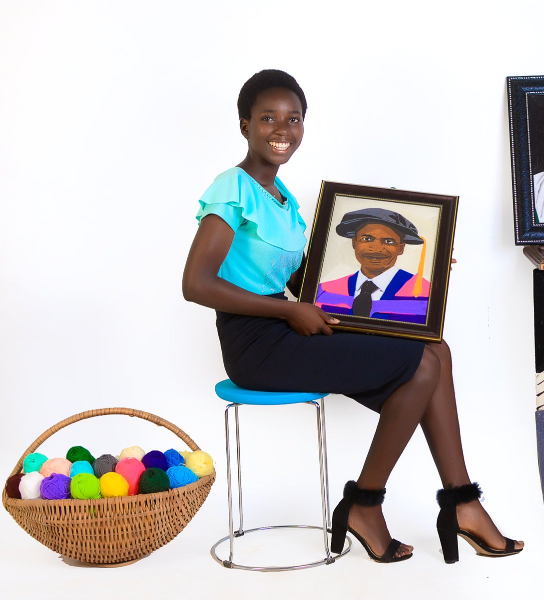 AlaoRuth2's tweet photo. I'm super proud of myself as a yarn artist β€οΈ. I make portraits with wool only.
Myself, my wool and my work.
Follow me to see more!!!
#Madewithwool #YarnDesignsIt #CocozzyDidIt #textiles #art https://t.co/40ZGMPjao6