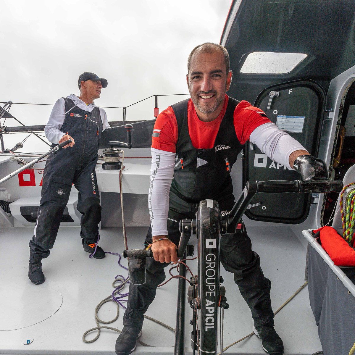 📸#Backstage📸
Facéties aquatiques by <a href="/sailingdamien/">Damien Seguin</a> &amp; <a href="/Chris_BALLOIS/">Chris BALLOIS</a> mises en exergue par l'Ami le Bro le mec de l'ombre qui maîtrise la lumière comme personne, #StephaneBallois #imoca #kitesurf #marins #handicap #inclusion #athletes #watermen #TeamSeguin #TeamBallois💙⛵️🤙🏼